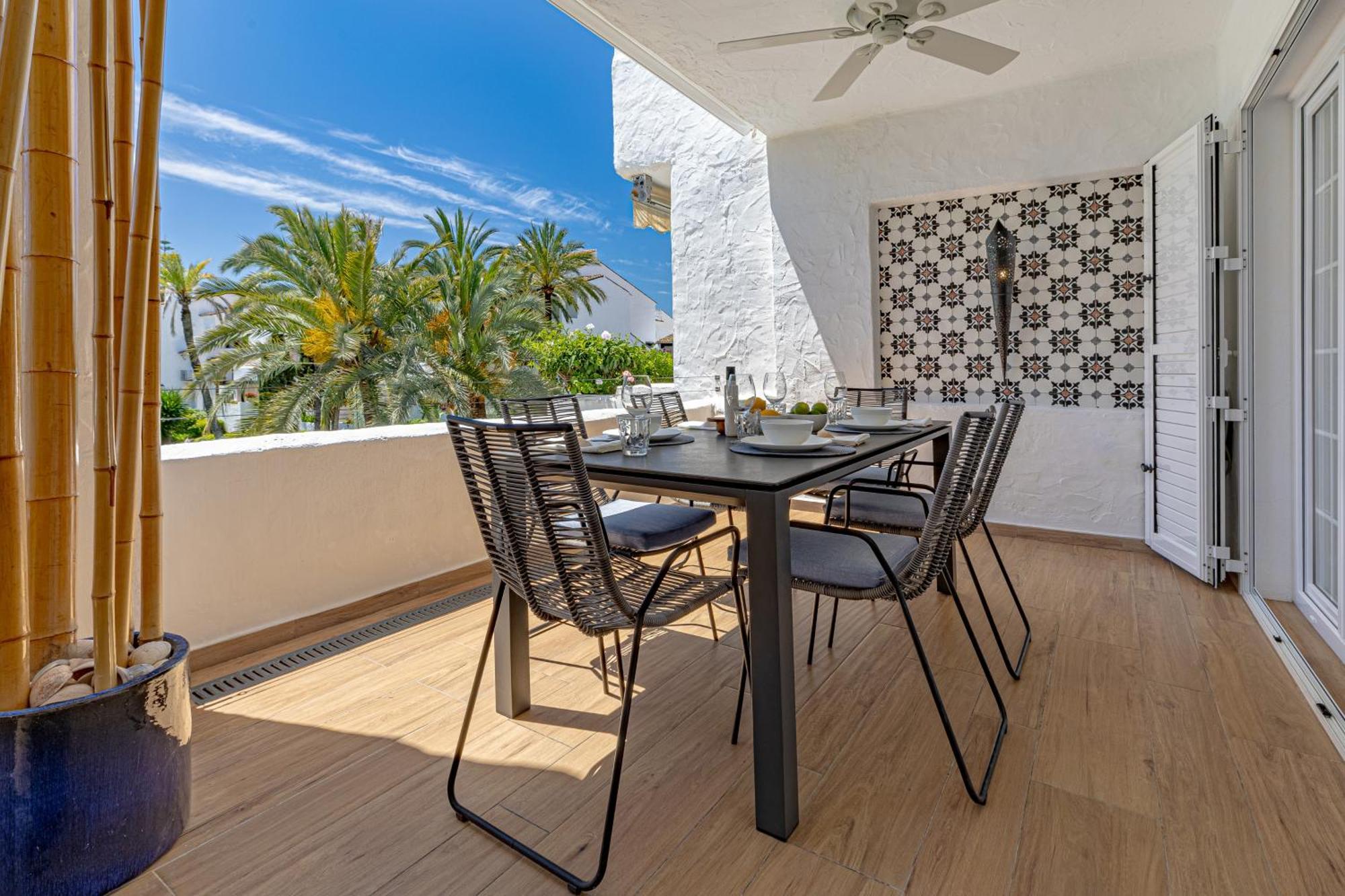 Apartment Luxurious In Puente Romano,