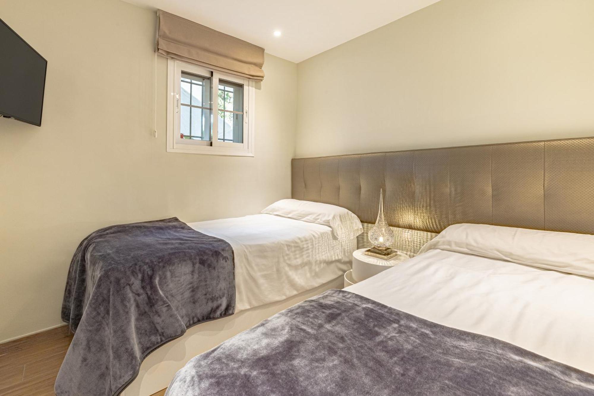 Luxurious In Puente Romano, Apartment *