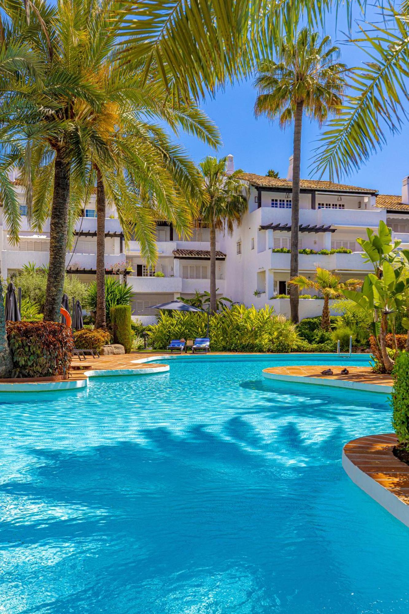 Apartment Luxurious In Puente Romano, *