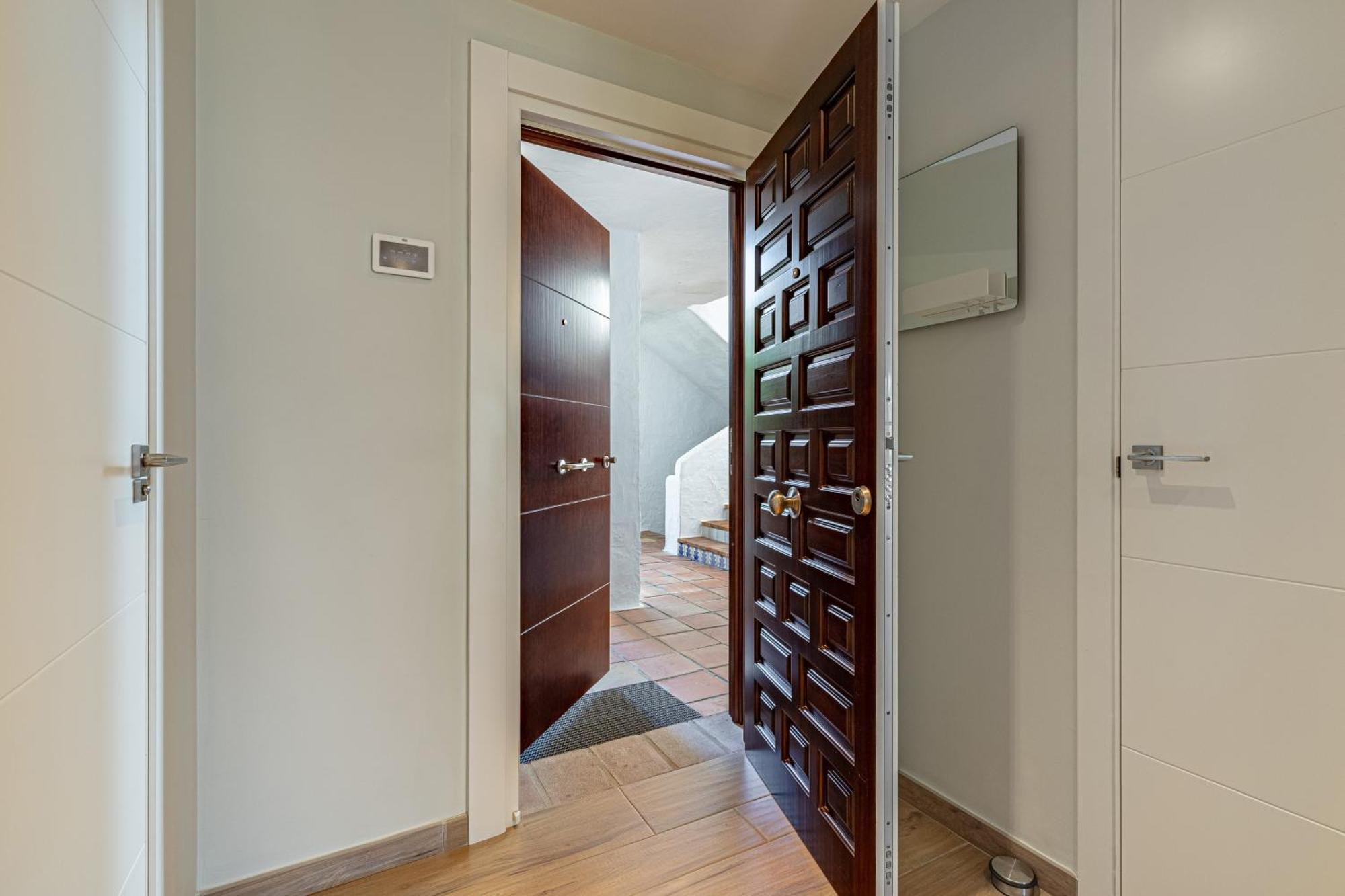Luxurious In Puente Romano, Apartment *