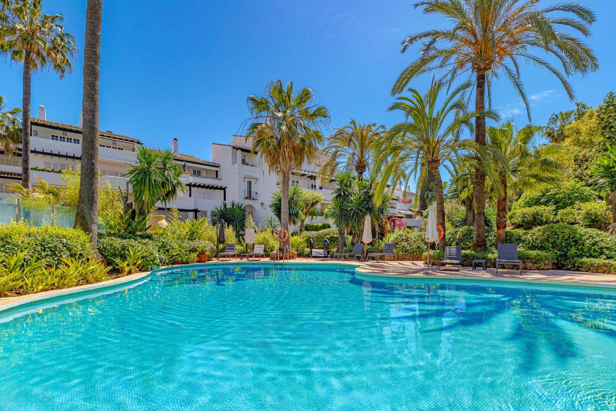 Luxurious In Puente Romano, Apartment *