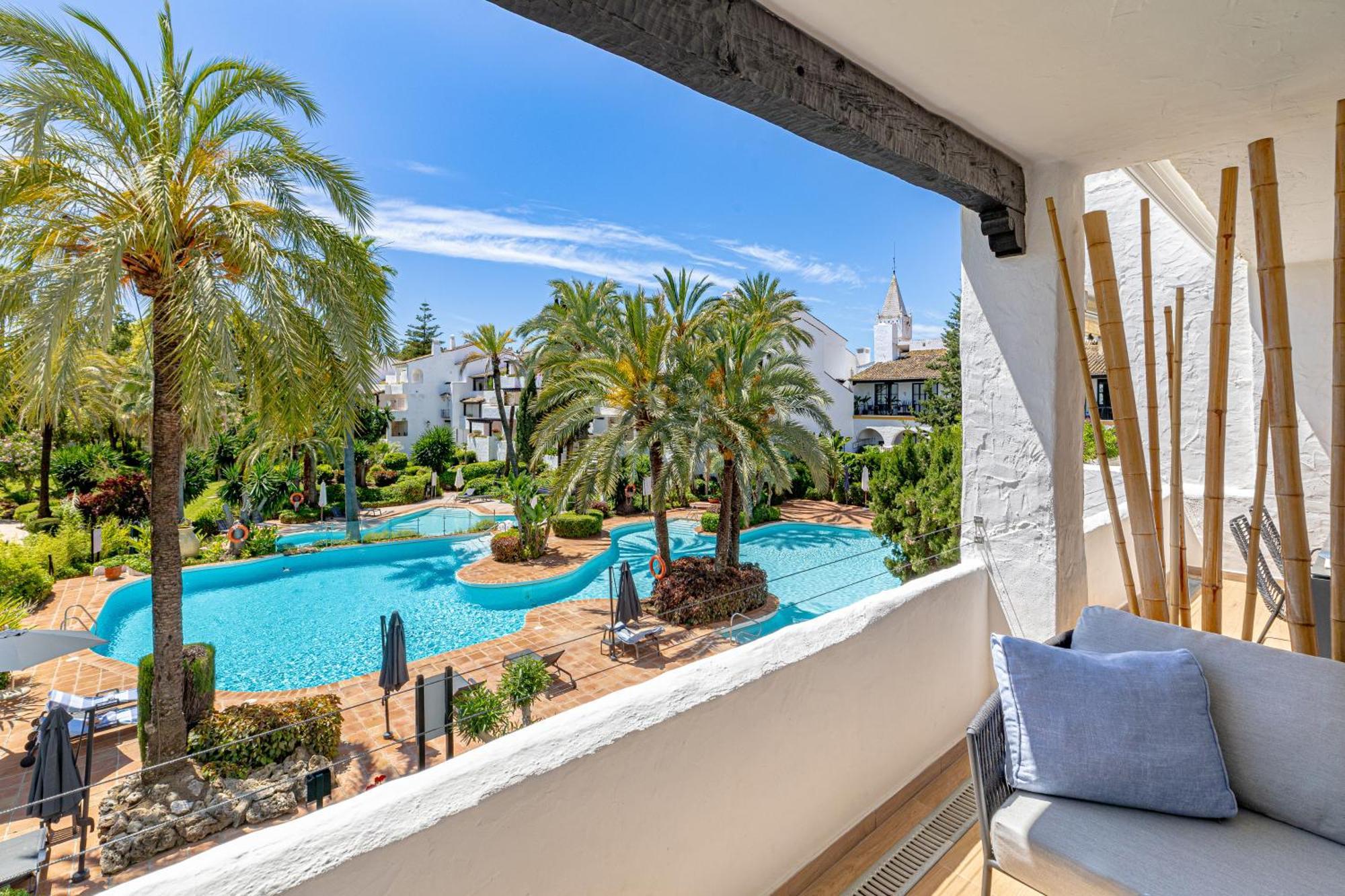 Apartamento Luxurious In Puente Romano,
